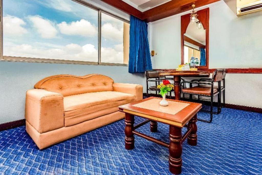 Oyo 441 Grand Thara Hotel Surat Thani Zewnętrze zdjęcie