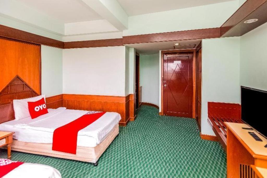Oyo 441 Grand Thara Hotel Surat Thani Zewnętrze zdjęcie