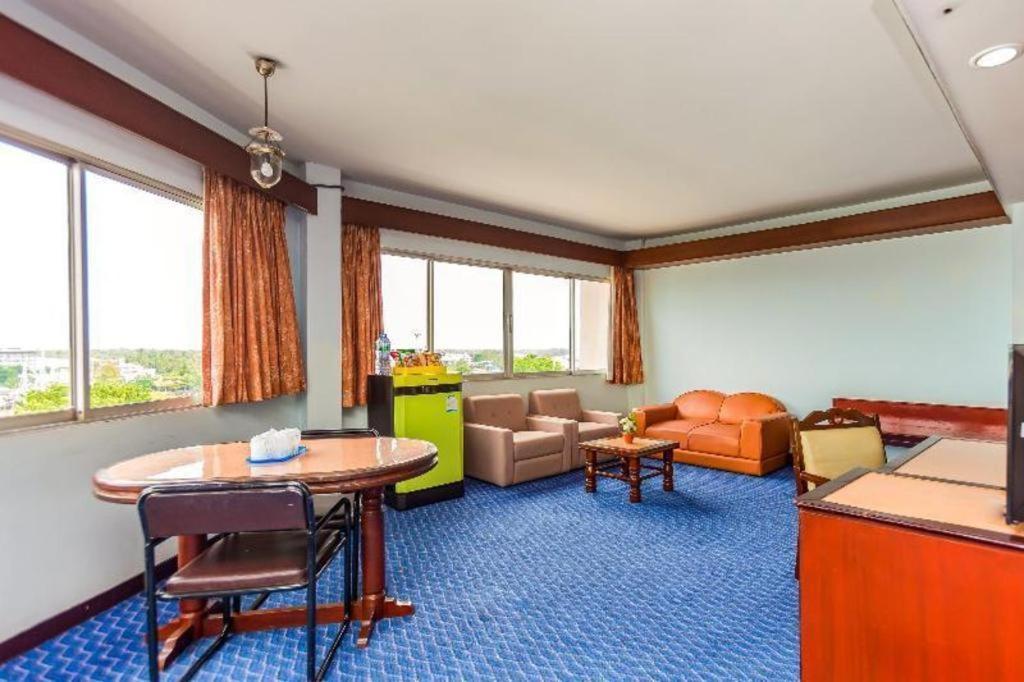 Oyo 441 Grand Thara Hotel Surat Thani Zewnętrze zdjęcie